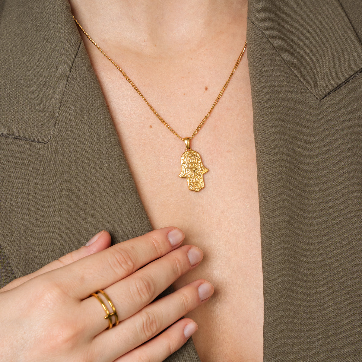 Colar com Pingente Hamsa em Ouro