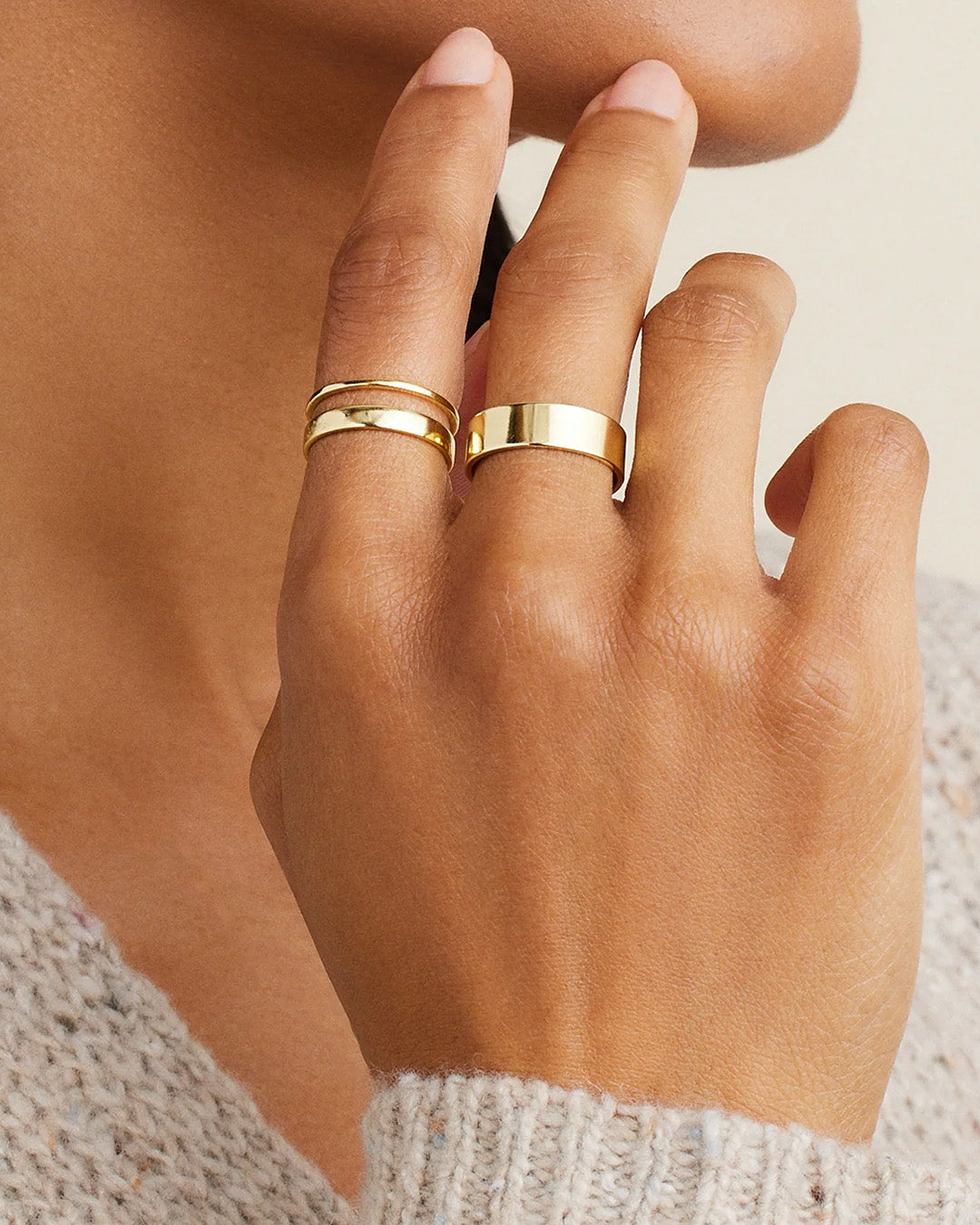 Conjunto de Anéis com Design de Rosa