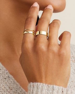 Conjunto de Anéis com Design de Rosa