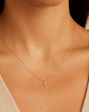 Colar com Cruz de Diamante