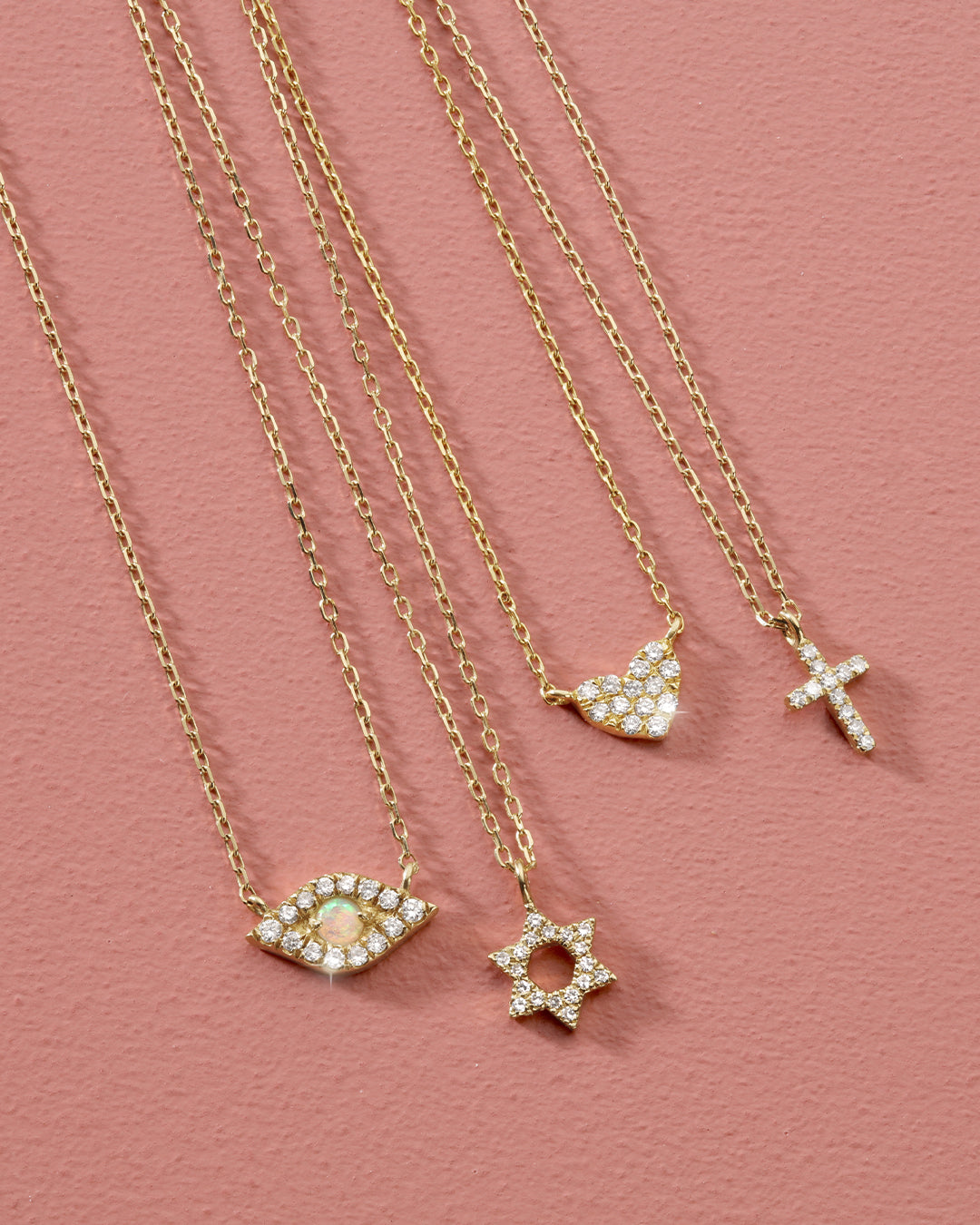 Colar com Cruz de Diamante