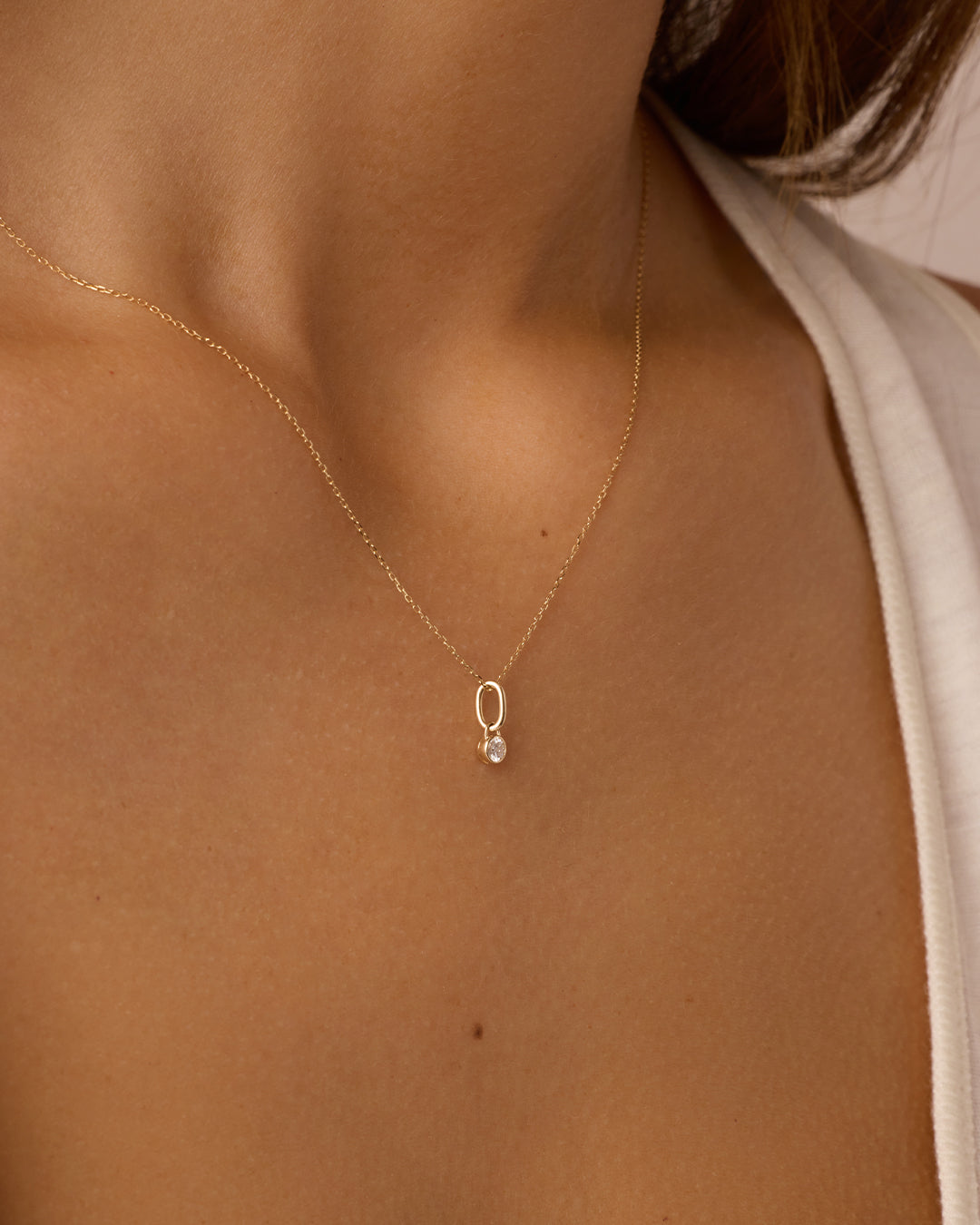 Colar com Pingente de Halo em Diamante