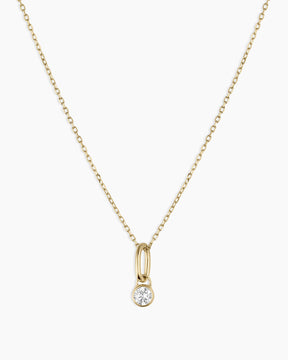 Colar com Pingente de Halo em Diamante