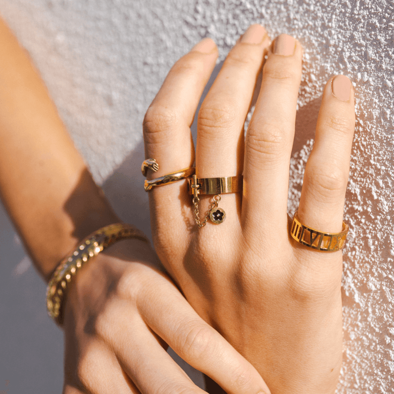 Anel Floral Elegante - Ouro