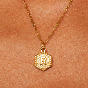 Colar Hexagonal com Iniciais - Ouro