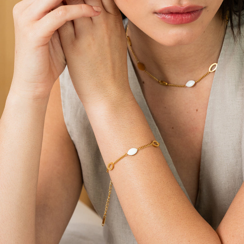 Ouro Colar com Pingente Oval Angellica