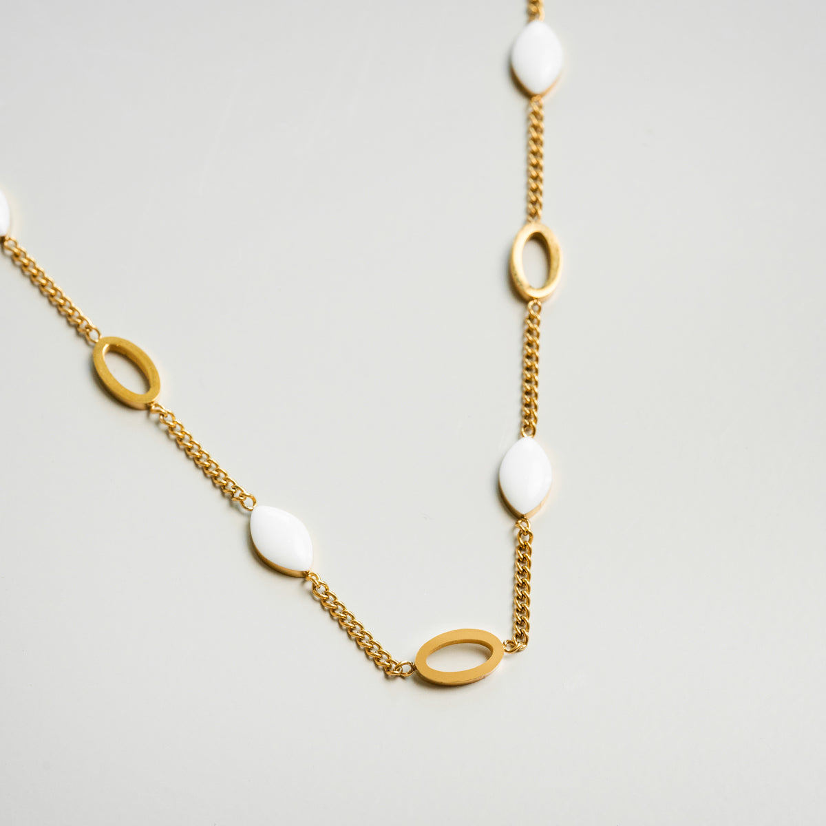 Ouro Colar com Pingente Oval Angellica