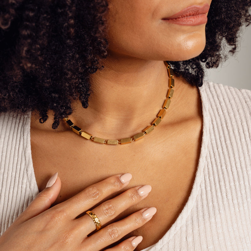 Colar de Corrente Retangular em Ouro