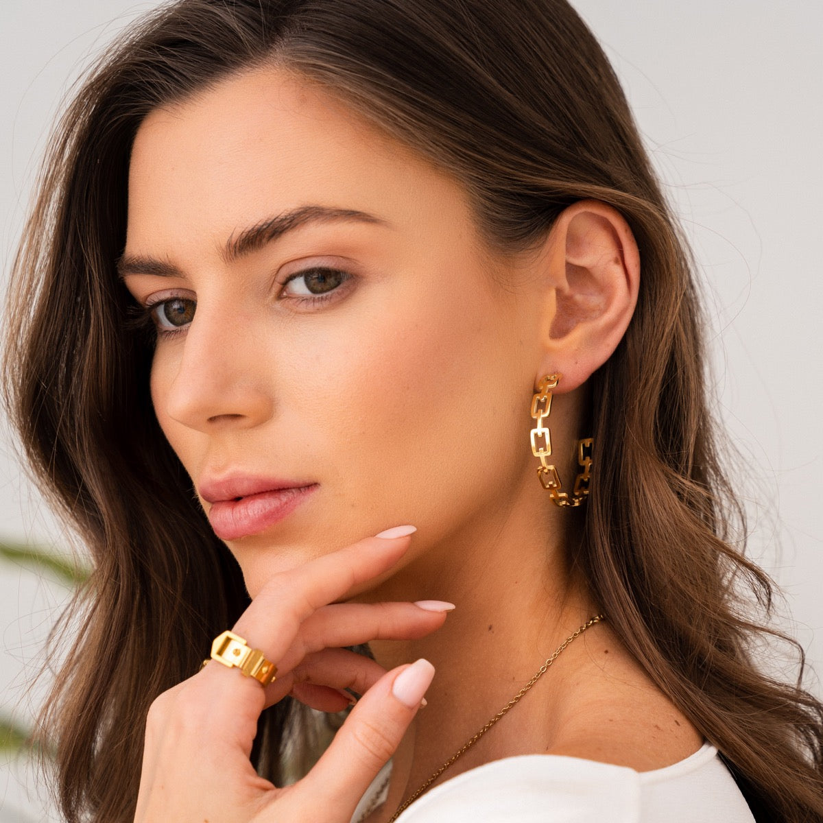 Brincos Geométricos em Ouro 18K - Cor Dourada