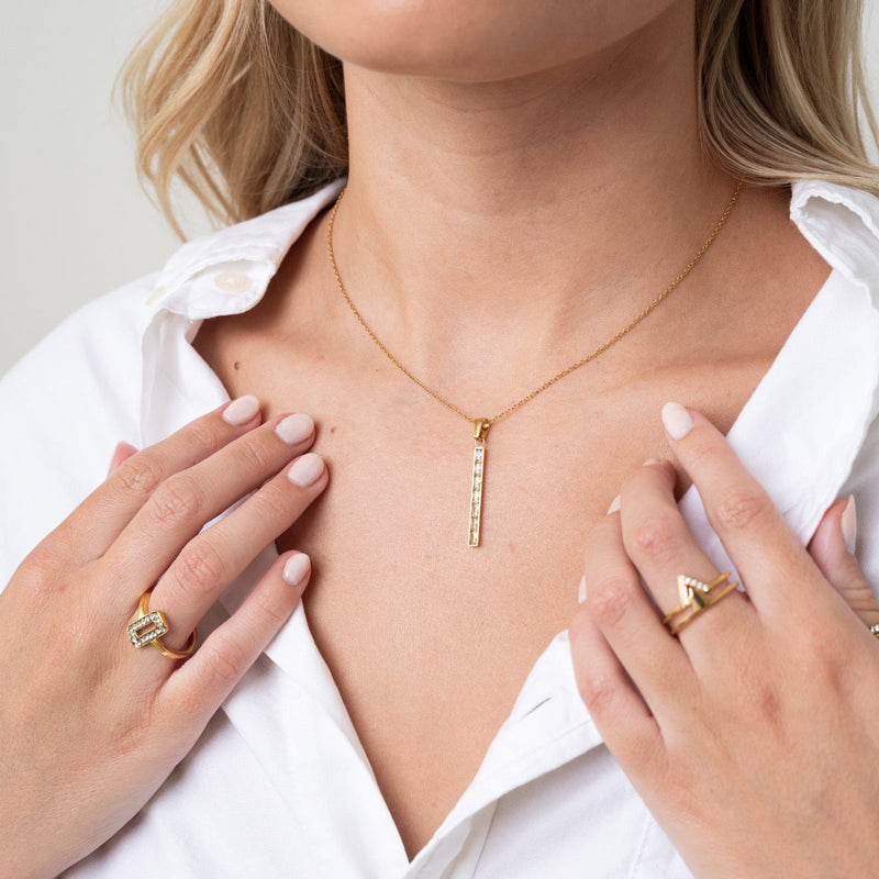 Colar com Pingente de Pedra em Forma de Barra - Dourado