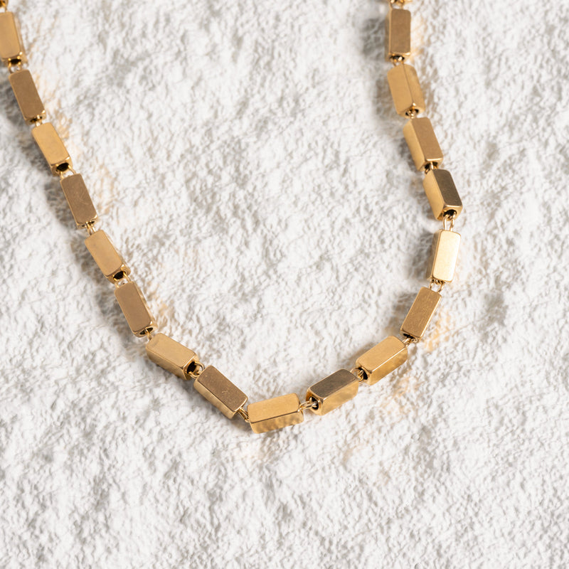 Colar de Corrente Retangular em Ouro