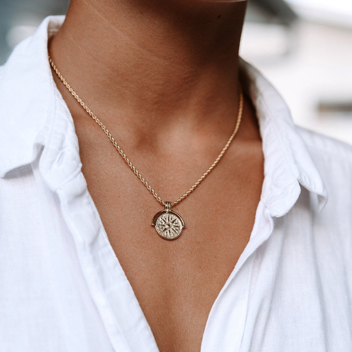 Colar Sol Dourado