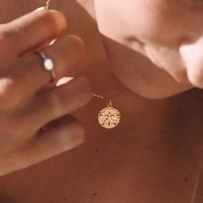 Colar Medalha de Flor