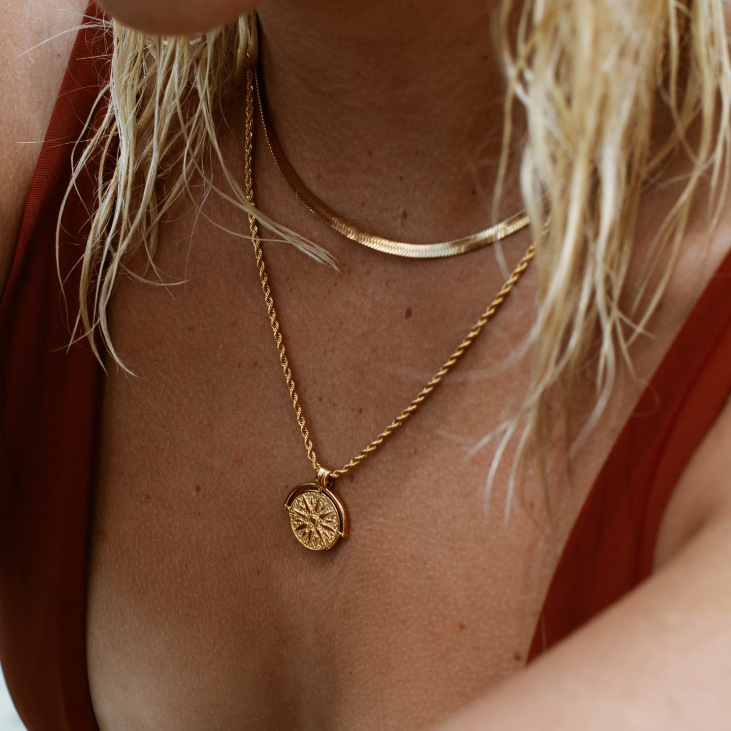 Colar Sol Dourado